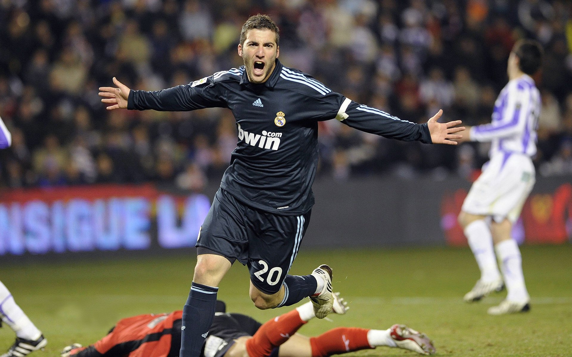 星空·体育app下载-《英雄联盟》“全球预选”之战：荣耀归于谁？